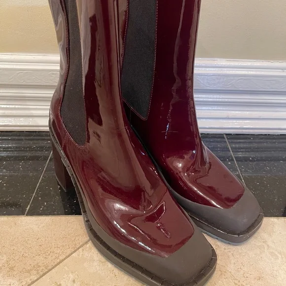 NEW TORY BURCH Expedition Chelsea boots in red patent leather - Picture 1 of 9